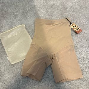 Honey love shape wear BRAND NEW